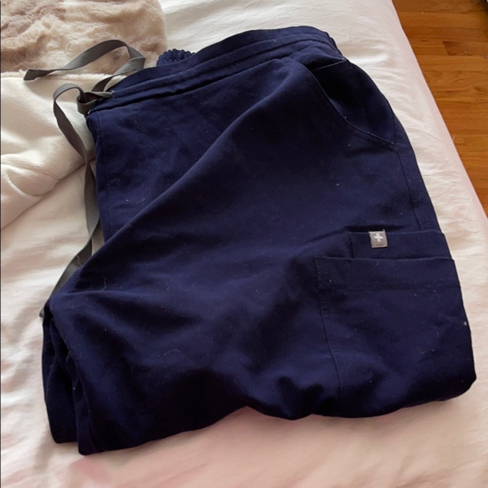 figs skinny scrub pants